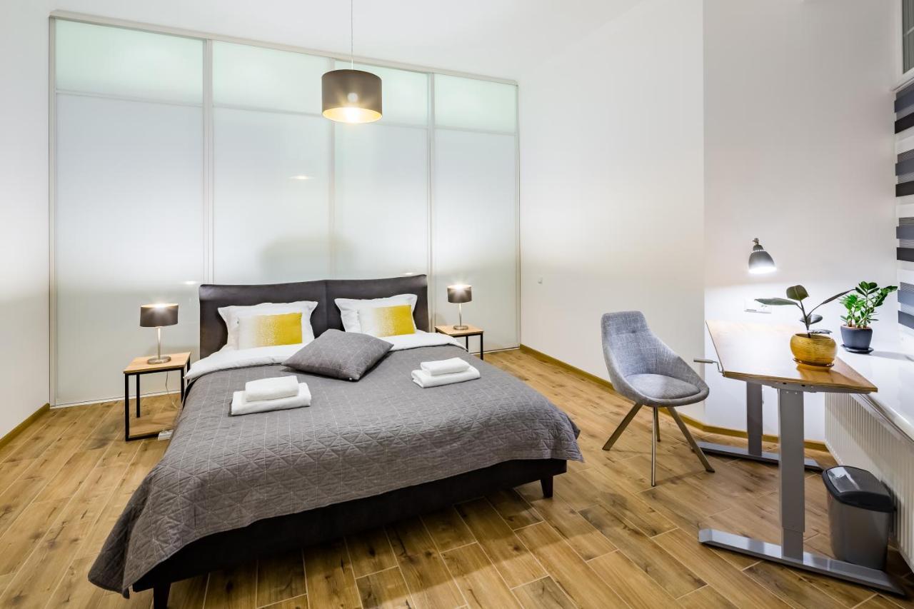 New Large 2 Bedroom In Lviv Historic Centre Eksteriør billede